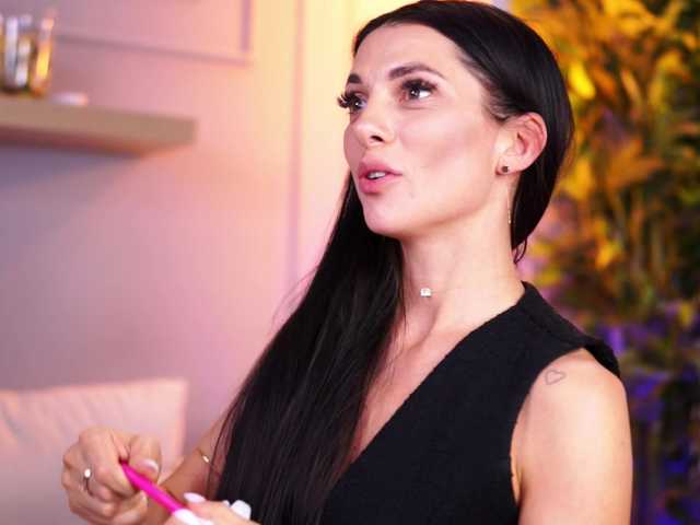 EllyLynne live cam on BongaCams