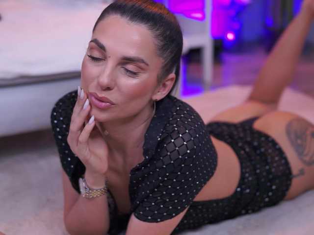 EllyLynne live cam on BongaCams