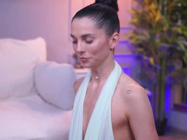 EllyLynne live cam on BongaCams