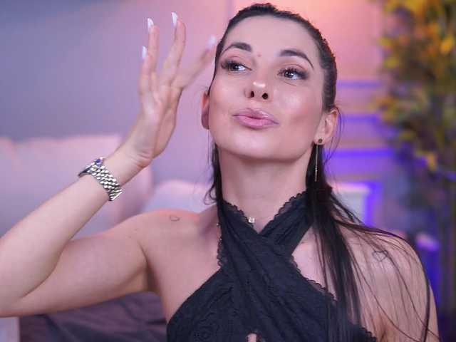 EllyLynne live cam on BongaCams