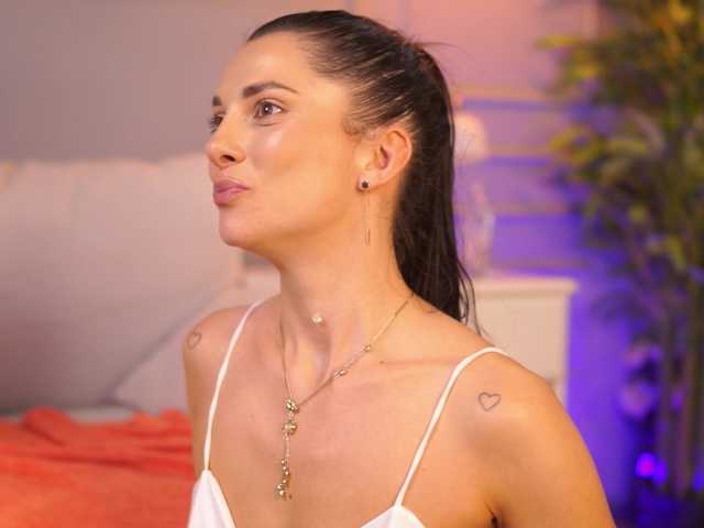 EllyLynne live cam on BongaCams