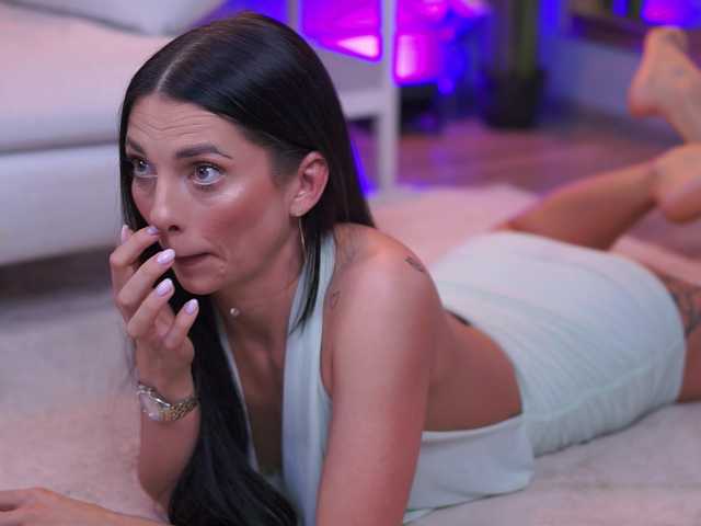 EllyLynne live cam on BongaCams