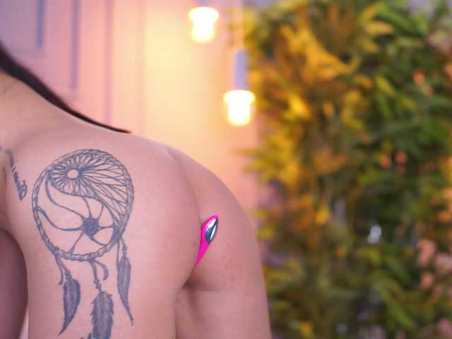 EllyLynne live cam on BongaCams