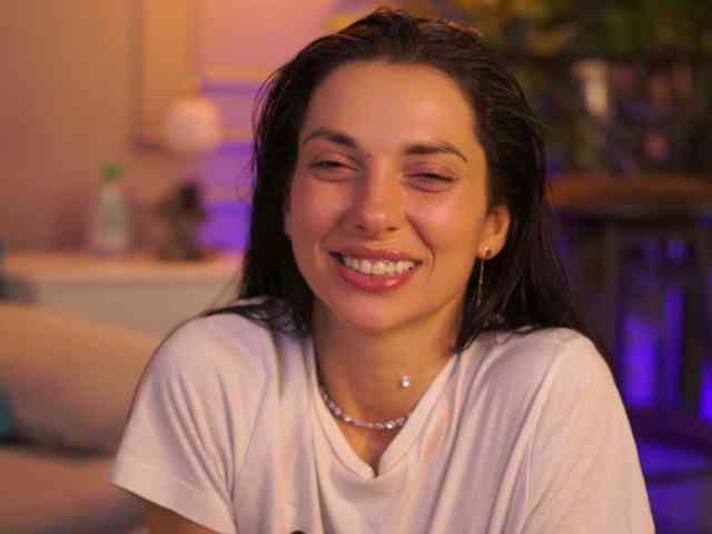 EllyLynne webcam