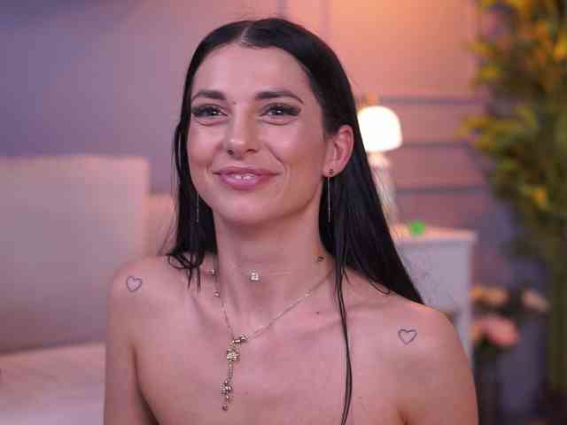 EllyLynne webcam