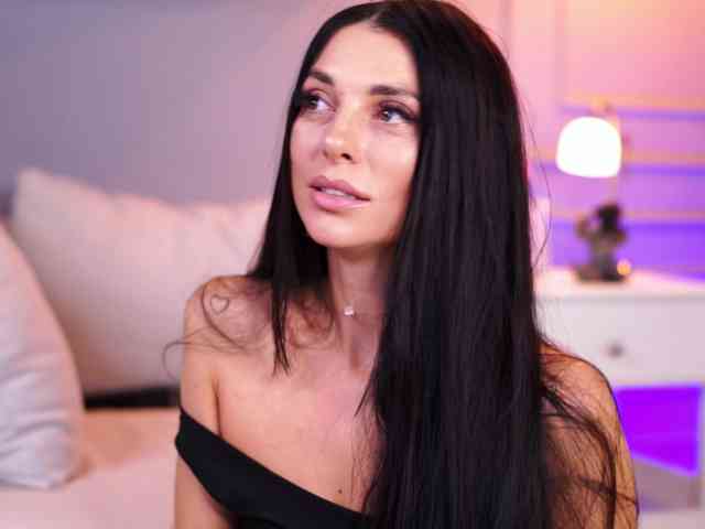 EllyLynne - Girl 