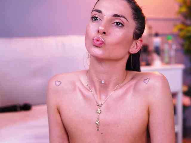 EllyLynne webcam