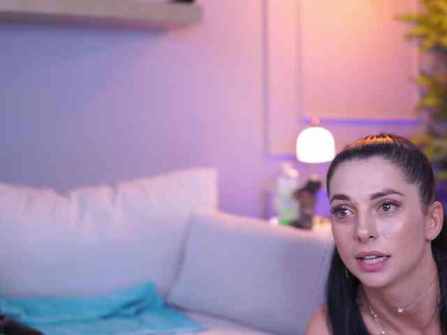 EllyLynne webcam
