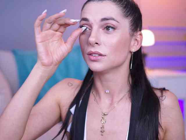 EllyLynne webcam