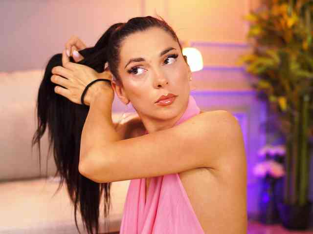 EllyLynne webcam