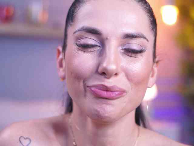 EllyLynne webcam
