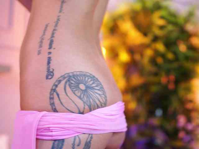 EllyLynne webcam