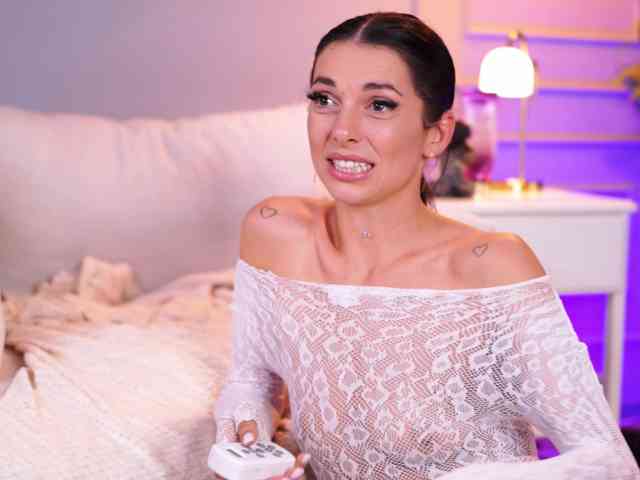EllyLynne webcam