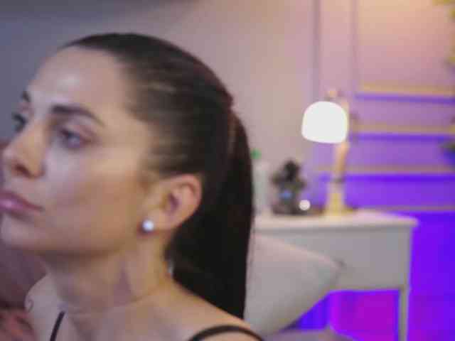 EllyLynne webcam