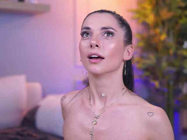 EllyLynne webcam