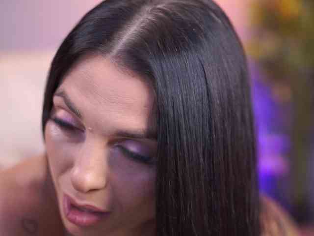 EllyLynne webcam