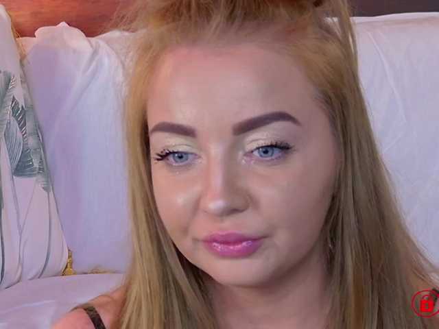 EVEFOX live webcam show