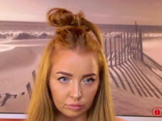 EVEFOX live cam on BongaCams