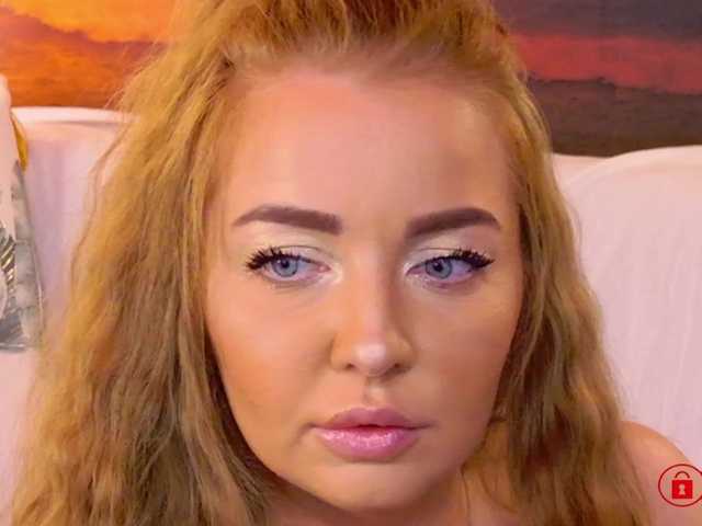 EVEFOX live cam on BongaCams