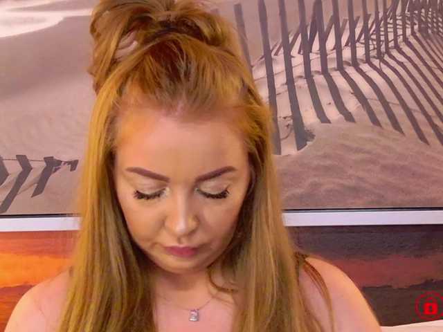 EVEFOX live cam on BongaCams