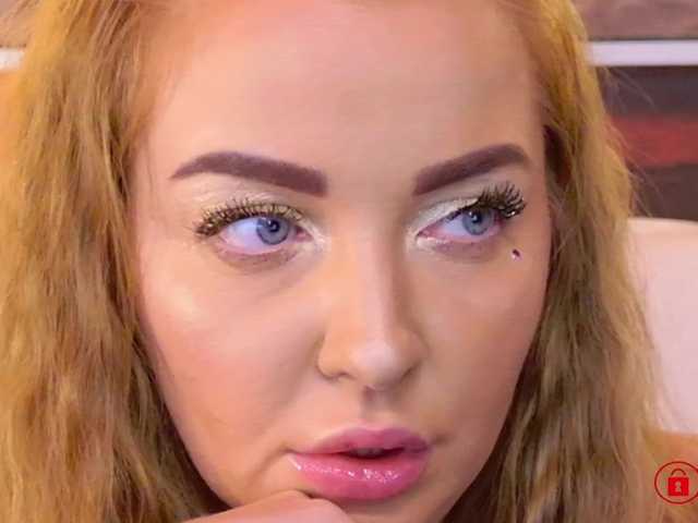 EVEFOX live cam on BongaCams