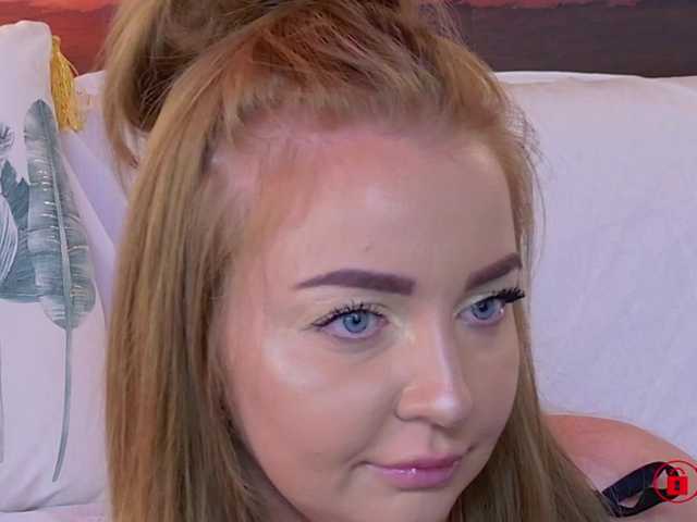 EVEFOX live webcam show