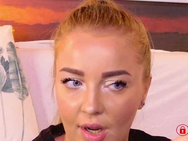 EVEFOX live cam on BongaCams