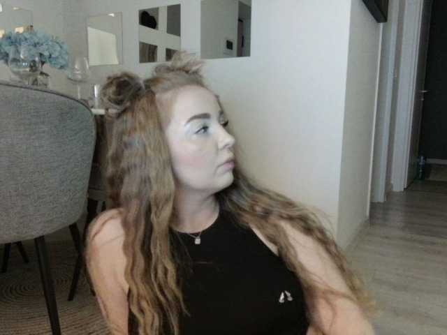 EVEFOX live cam on BongaCams