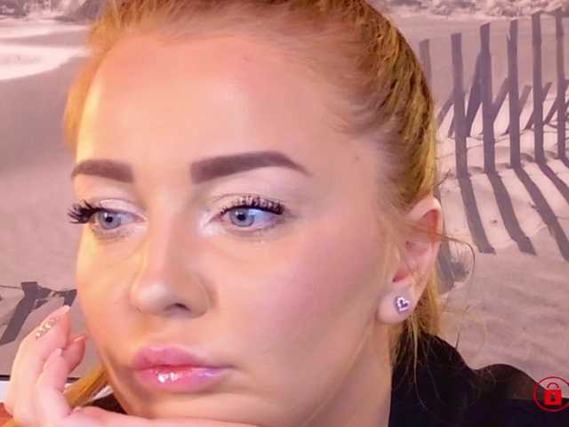 EVEFOX live cam on BongaCams