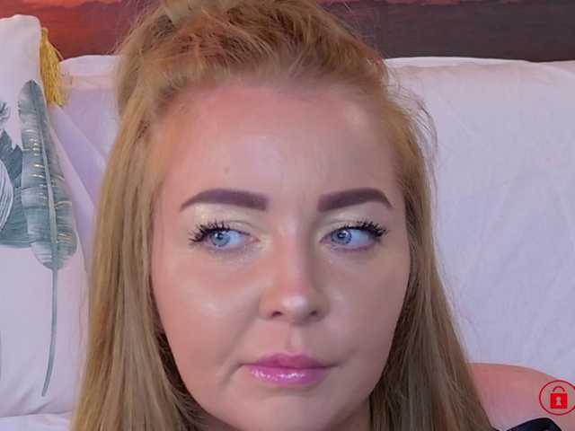 EVEFOX live webcam show