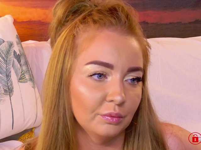 EVEFOX live cam on BongaCams