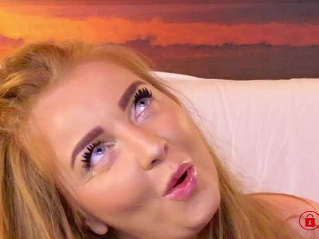 EVEFOX live cam on BongaCams