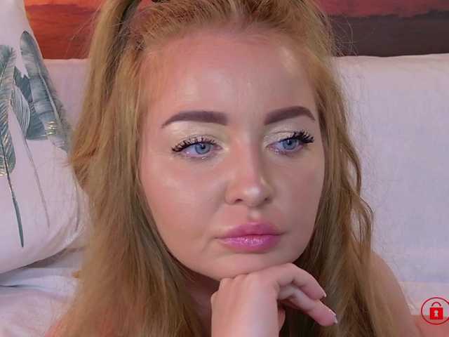 EVEFOX live cam on BongaCams