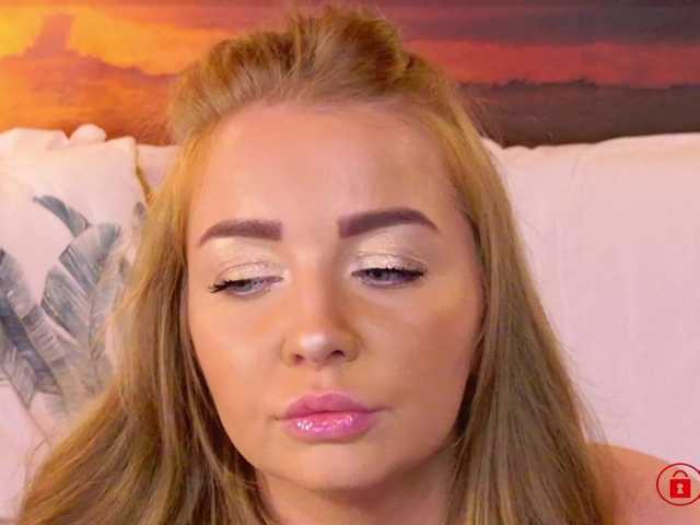 EVEFOX live cam on BongaCams