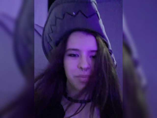le modèle MommyAxFox est en webcam porno dans un show sur le site bongacams, il possède les tags suivants: White/Caucasian,Brunette,Shaved