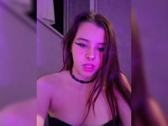 MommyAxFox live cam on BongaCams