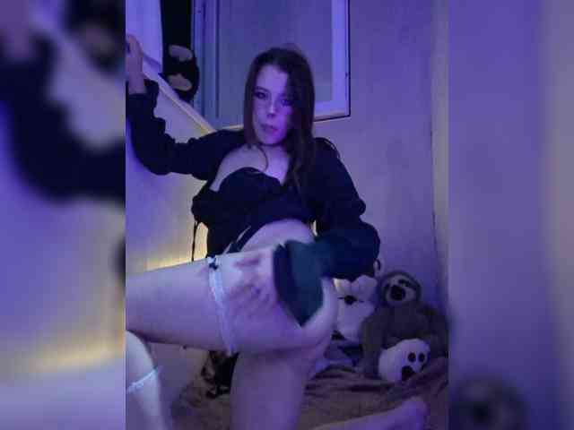 MommyAxFox webcam