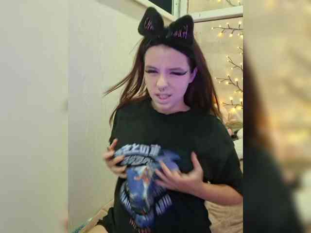 MommyAxFox webcam