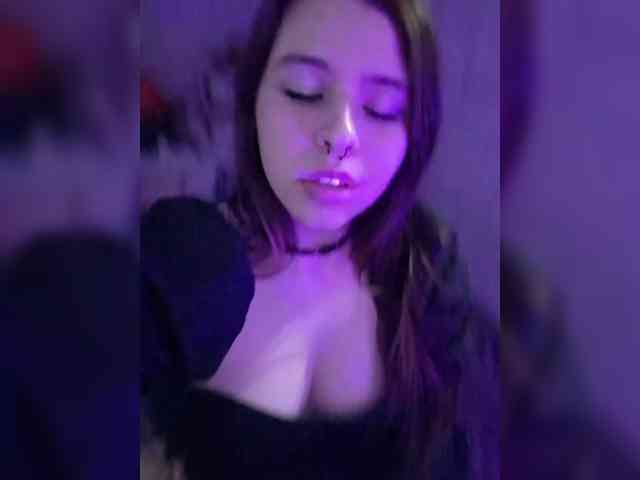 MommyAxFox webcam
