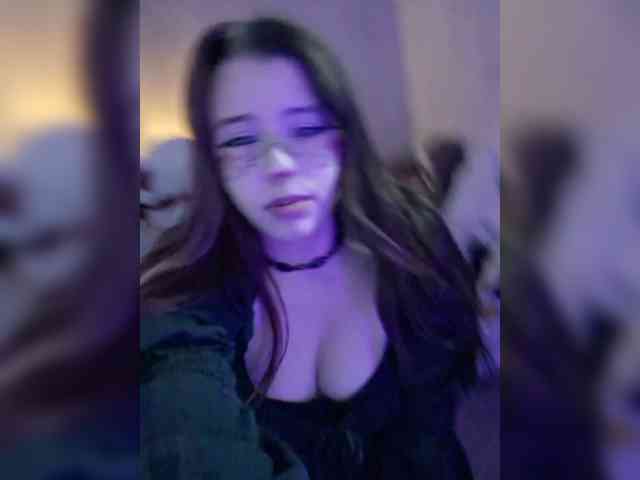 MommyAxFox webcam