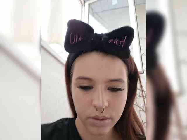 MommyAxFox webcam