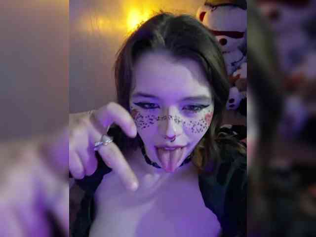 MommyAxFox webcam