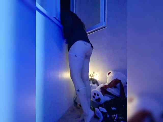 MommyAxFox webcam