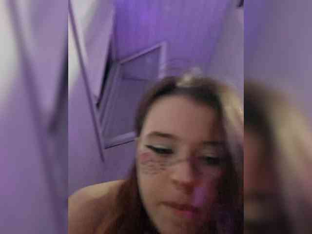 MommyAxFox webcam