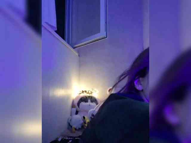 MommyAxFox webcam