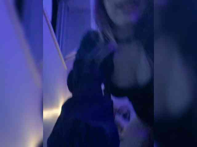 MommyAxFox webcam