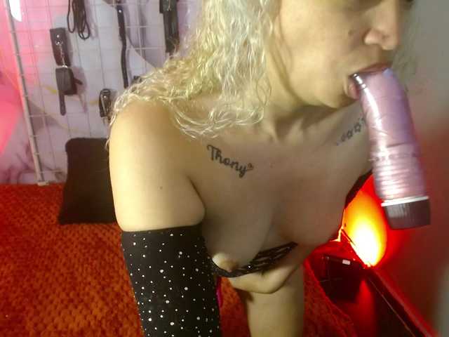 MeganLatin live cam on BongaCams