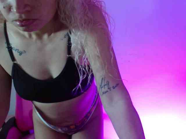 MeganLatin webcam