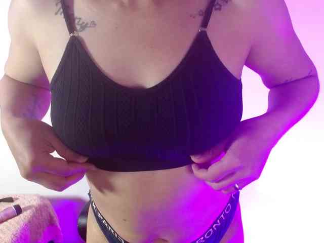 MeganLatin webcam