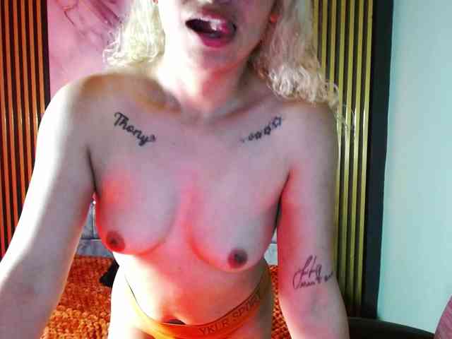 MeganLatin webcam
